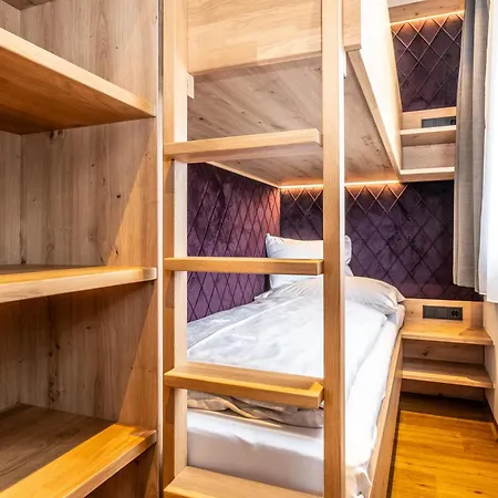 Dorfkrug - Luxury & 아파트 카프룬