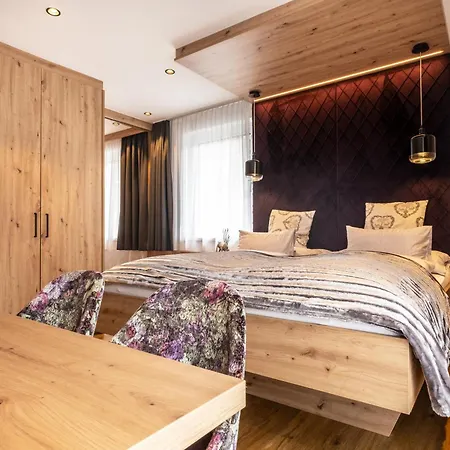 Dorfkrug - Luxury & Apartmán Kaprun