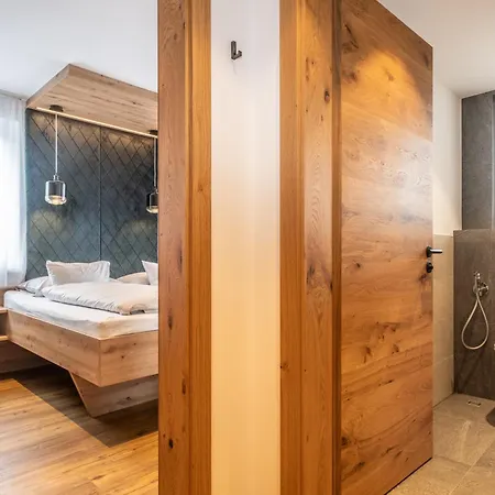 Dorfkrug - Luxury & * 카프룬