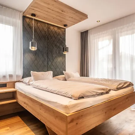 Dorfkrug - Luxury & 카프룬