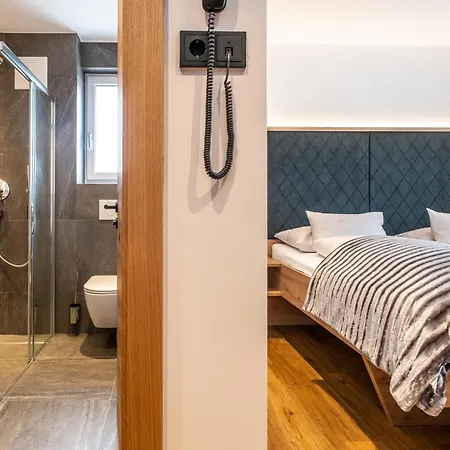 Dorfkrug - Luxury & 카프룬